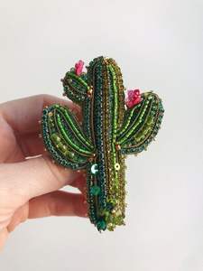 Broche de luxe perlée, accessoire de mode artisanal à prix abordable - Product Image 6