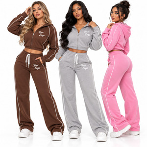 Conjunto Deportivo de 2 Piezas para Mujer con Logotipo Personalizado, Sudadera Corta y Pantalones Anchos con Ribete en Contraste - Product Image 1