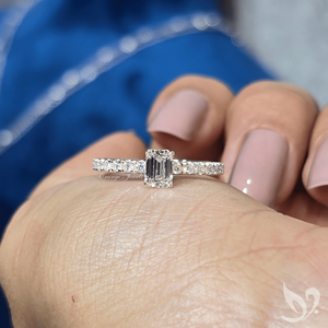 Anillo de compromiso con halo oculto de diamante cultivado en laboratorio con corte esmeralda de 0.5 quilates |   Anillo de oro macizo de 10k certificado por IGI - Product Image 5