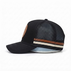 Casquette Trucker Unisexe Noire en Maille, 6 Panneaux, Réglable, Snapback, Décontractée, Printemps-Été, Respirante, avec Patch Avant Couleur Contrastante - Product Image 2