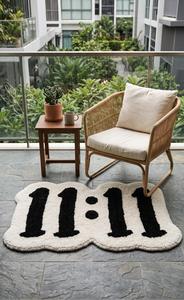 Alfombra Moderna de Lana Tufted a Mano con Tipografía Única, Antideslizante, en Blanco y Negro, para Decoración de Sala de Estar, Dormitorio y Hogar - Product Image 4