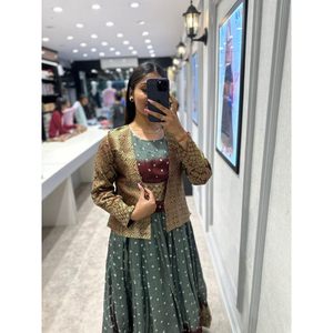 FANCY KANJIVARAM SEDA ZARI TEJIDO A MANO BATA DE TRABAJO BADHEJ CON KOTI GRIS - Product Image 3