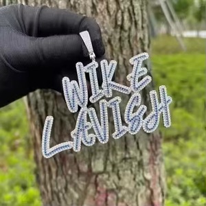 จี้รูปตัวอักษรประดับคริสตัลสไตล์ฮิปฮอปร็อค รุ่น Mike Lavish Iced Out พร้อมสร้อยคอเงินแท้ 925 ประดับมอยส์ซาไนต์และคริสตัล - Product Image 2