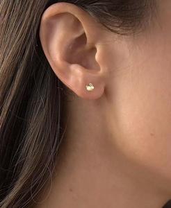 Orecchini a bottone coniglietto in oro 14K placcato o argento Sterling | Macacy's - Product Image 2