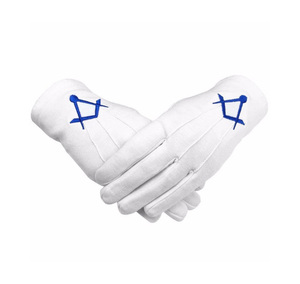 Gants maçonniques en coton blanc Master Mason Blue Lodge avec emblème brodé fin bleu roi en forme de carré et de compas, insignes de cérémonie - Product Image 1