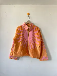 เสื้อแจ็คเก็ตผ้าฝ้ายสีส้มไหม้สำหรับผู้หญิง ปักลายสีชมพูสไตล์โซลาร์ งานฝีมือทำมือ สไตล์โบฮีเมียน คอตั้ง แขนยาว เสื้อคลุมสำหรับฤดูใบไม้ผลิ - Product Image 1