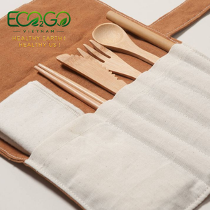 ชุดช้อนส้อมไม้ไผ่ออร์แกนิคธรรมชาติ Eco2go เวียดนาม ดีไซน์แบบชนบท ขัดเงา พร้อมกล่องเดินทาง สลักโลโก้ด้วยเลเซอร์ตามสั่ง - Product Image 1