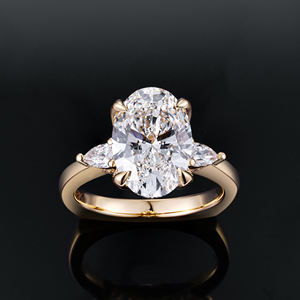 AMBER JEWELS Anillo de Cóctel Unisex Chapado en Oro Sólido de 14K con Diamante Ovalado Cultivado en Laboratorio, Engaste de Puntas, Certificado IGI, Estilo de Lujo - Product Image 2