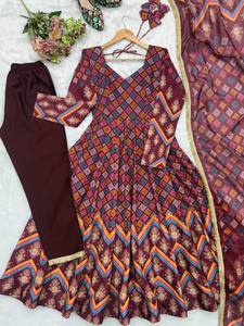 Conjunto de Vestido Maslin Estampado para Mujer con Encaje Dorado, Largo hasta el Tobillo, Sin Arrugas, de Secado Rápido, Reversible, Listo para Usar en Fiestas y Bodas - Product Image 4