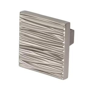 En oferta, la perilla de puerta metálica ayuda a mantener la estabilidad y el alineamiento del mecanismo de la puerta. - Product Image 4