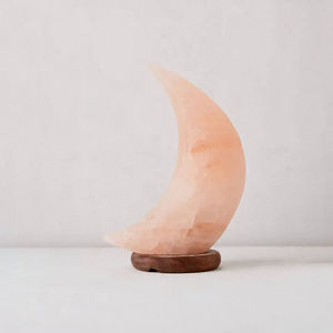 Lampe décorative sculptée en forme de lune 2025 en gros avec base en bois, décoration élégante, lampe artisanale en sel rose de l'Himalaya - Product Image 5