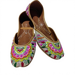 Zapatos de Mujer BS International de Cuero Genuino Coloridos, Diseño Personalizado con Bordado, Estilo Indio Tradicional, Hechos a Mano, Impermeables - Product Image 1