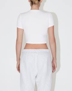 T-shirt court ajusté en mélange de coton pour femme moderne, léger, essentiel pour l'été, fournisseur en gros de marques privées - Product Image 3