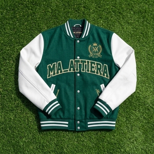 เสื้อแจ็คเก็ต Letterman สีเขียวสำหรับผู้ชาย ตัวเสื้อทำจากผ้าขนสัตว์ แขนเสื้อทำจากหนังสีขาว ปักลายปะติด ปิดด้วยกระดุมแป๊ก รับผลิตตามแบบ OEM ODM - Product Image 6
