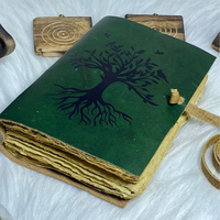 Carnet en cuir vert Arbre de Vie fait main, Grimoire vintage avec fermeture à sangle, Édition Nouvel An Rajasthan, Papier à bords festonnés 7x5 pouces