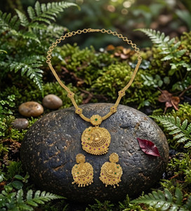 Divyoro - Juego de Collar y Pendientes Clásicos con Diseño de Flores Chapados en Oro para Mujer, Joyería Étnica para Bodas y Fiestas con Piedras de Circonio - Product Image 4
