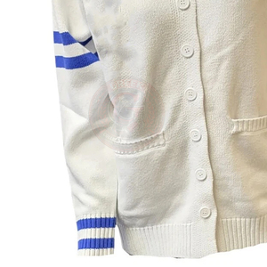 Cardigan blanc en tricot pour femme, style preppy, avec lettre Z bleue et rayures, col en V, manches longues, de la sororité Zeta ZPB. - Product Image 2