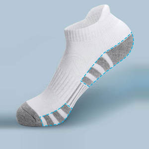 Calcetines de punto cómodos para la temporada de invierno que proporcionan un ajuste consistente, una sensación suave y una cobertura confiable para los pies. - Product Image 2