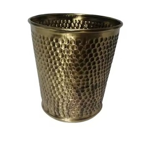 Seau de rangement cylindrique en métal doré avec motif géométrique, décoratif, pour usage domestique intérieur, style élégant à ouverture supérieure - Product Image 2