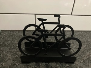 Porte-serviettes créatif noir en forme de cycle, idéal pour la table à manger, le comptoir ou la décoration de fête en plein air – Vente en gros depuis l'Inde - Product Image 5