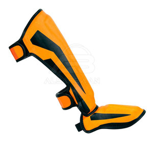 Espinilleras de boxeo de alta calidad, fabricadas profesionalmente en cuero para adultos. - Product Image 2