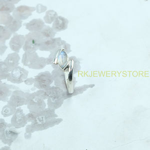 Bague en argent sterling 925 avec pierre de lune arc-en-ciel naturelle |   Bague ovale artisanale en pierre gemme pour femme, vente en gros, bijoux en pierre de lune pour elle - Product Image 6