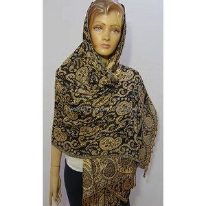 Elegante Bufanda Hijab Cuadrada de Rayón Viscosa de Lujo, Alta Calidad, Diseño Paisley a Cuadros Negro y Amarillo, Suave y Elegante para Adultos - Product Image 4