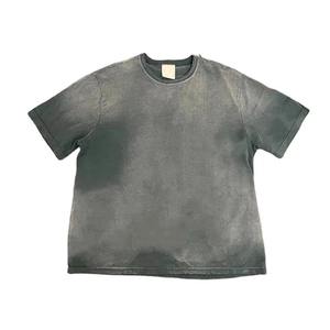 T-shirt vintage personnalisé délavé à l'acide pour homme, 100 % coton, jersey épais respirant, coupe oversize, vêtement confortable pour homme - Product Image 1