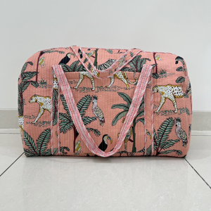 Grand sac de voyage matelassé en coton avec fermeture éclair, sac de week-end fait main, sac de sport imprimé au bloc, sac de voyage élégant pour la nuit - Product Image 3