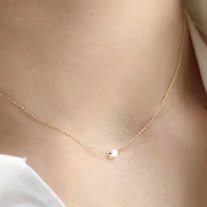 สร้อยคอหินมูนสโตนทรงกลมแบบมินิมอล เครื่องประดับสวยงาม สร้อยคอคริสตัลประจำเดือนมิถุนายน ของขวัญแฮนด์เมดสุดหรูสำหรับผู้หญิง - Product Image 1