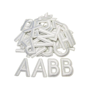 Écusson thermocollant brodé en forme de flamme de balle de cricket, design personnalisé, écologique, 2 pouces, lettres alphabétiques, avec épingle de sûreté pour - Product Image 1