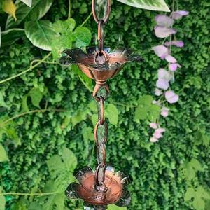 Chaîne de drainage d'eau décorative en métal en forme de fleur pour balcon, idéale pour les espaces restreints à la fixation murale mais nécessitant une touche de beauté. - Product Image 2