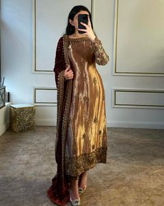 ชุดเสื้อและกางเกงปักลายแฟนซี จิมมี่ ชู พร้อมผ้าคลุมไหล่ สีมารูน 407 - Product Image 1