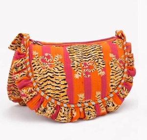 Bolso Bandolera Acolchado de Algodón Hecho a Mano con Estampado de Tigre y Volantes Vintage de Jaif Textiles, Bolso de Hombro Colorido con Diseño de Tigre, Moda Indie - Product Image 2