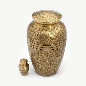 Urna Funeraria de Latón Dorado Estilo Árabe con Pequeño Amuleto, Artículos Funerarios para Adultos, Diseños Personalizables, Urnas Metálicas para Cenizas - Product Image 1