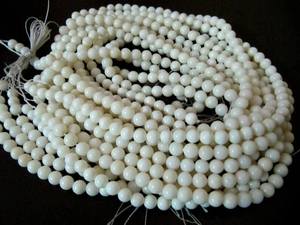 Perles de corail blanc naturel, forme ronde, lisses, 6 mm, brin de 16 pouces de long - Product Image 4