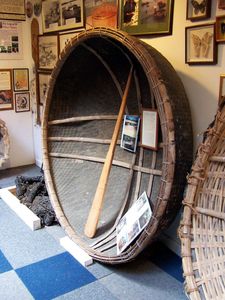 Coracle en bambou artisanal du Vietnam, panier rond tressé à la main, idéal pour la décoration de festivals côtiers, le style des stations balnéaires et l'exposition lors d'événements en bord de mer - Product Image 3