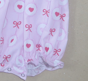 Robe pour filles avec nom personnalisé brodé, imprimé cœur rose, nœud, manches bouffantes, col Peter Pan, dentelle - Product Image 5