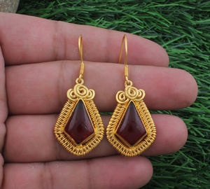 Boucles d'oreilles pendantes en lapis-lazuli naturel, enroulées autour d'un fil, avec crochet en argent sterling 925, bijoux faits à la main de luxe pour femmes - Product Image 1