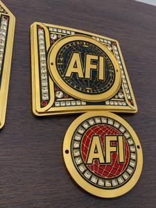 หัวเข็มขัดโลหะผสมสังกะสีเคลือบทองประดับด้วยคริสตัลแบบปรับแต่งได้ของ AFI พิมพ์ลายตัวอักษรแบบลำลองด้วยเทคนิคการถ่ายเทความร้อน ทนทาน - Product Image 5