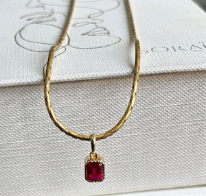 Pendentif unisexe classique géométrique en or jaune 14 carats avec saphir bleu naturel taille émeraude serti clos, idéal pour le quotidien - Product Image 3