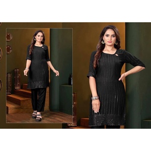 ชุดปักลายผ้าเรยอนสีดำทันสมัย - Product Image 1