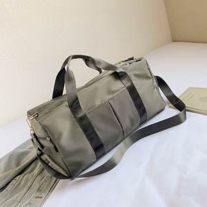 Bolsas de viaje unisex de lona de gran capacidad, bolso de mano impermeable, bolsos de hombro para mujer, bolsa de deporte para natación y fitness - Product Image 1