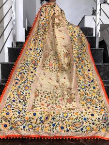Dupatta en soie froissée bordeaux avec bordure dorée, élégant vêtement traditionnel indien pakistanais pour femmes, idéal pour les mariages, les fêtes et Diwali - Product Image 1