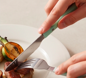 Ensemble d'ustensiles de table en acier inoxydable avec manche vert, parfait pour la vaisselle élégante et les articles d'usage quotidien en cuisine - Product Image 4