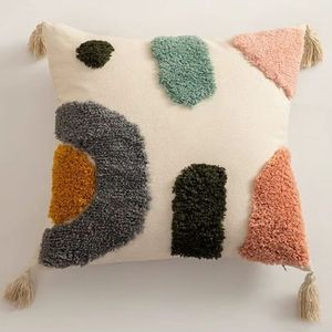 Coussin décoratif géométrique tufté carré style bohème avec broderie et pompons, design multicolore - Product Image 6