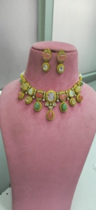 Ensemble de collier de qualité supérieure, boucles d'oreilles au design magnifique, design unique, parfait pour les tenues de soirée, convient aux tenues ethniques et occidentales. - Product Image 1