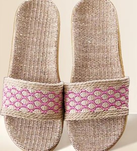 Chaussons en lin équitable, sandales d'été unisexes en lin, sandales à motif tricoté floral, chaussons de salle de bain équitables - Product Image 2