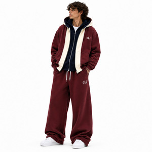 Conjunto de Sudadera con Capucha y Pantalones de Chándal para Hombre, Color Borgoña, con Doble Cremallera, Diseño Personalizado en Capas, Cremallera Beige, Capucha Azul, Forro Polar Grueso y Pantalones de Pierna Ancha - Product Image 1