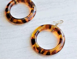 Pendientes Ligeros de Moda, Artesanía en Resina, Pendientes Redondos Colgantes de Resina, Joyería Hecha a Mano, Uso Diario Moderno - Product Image 1
